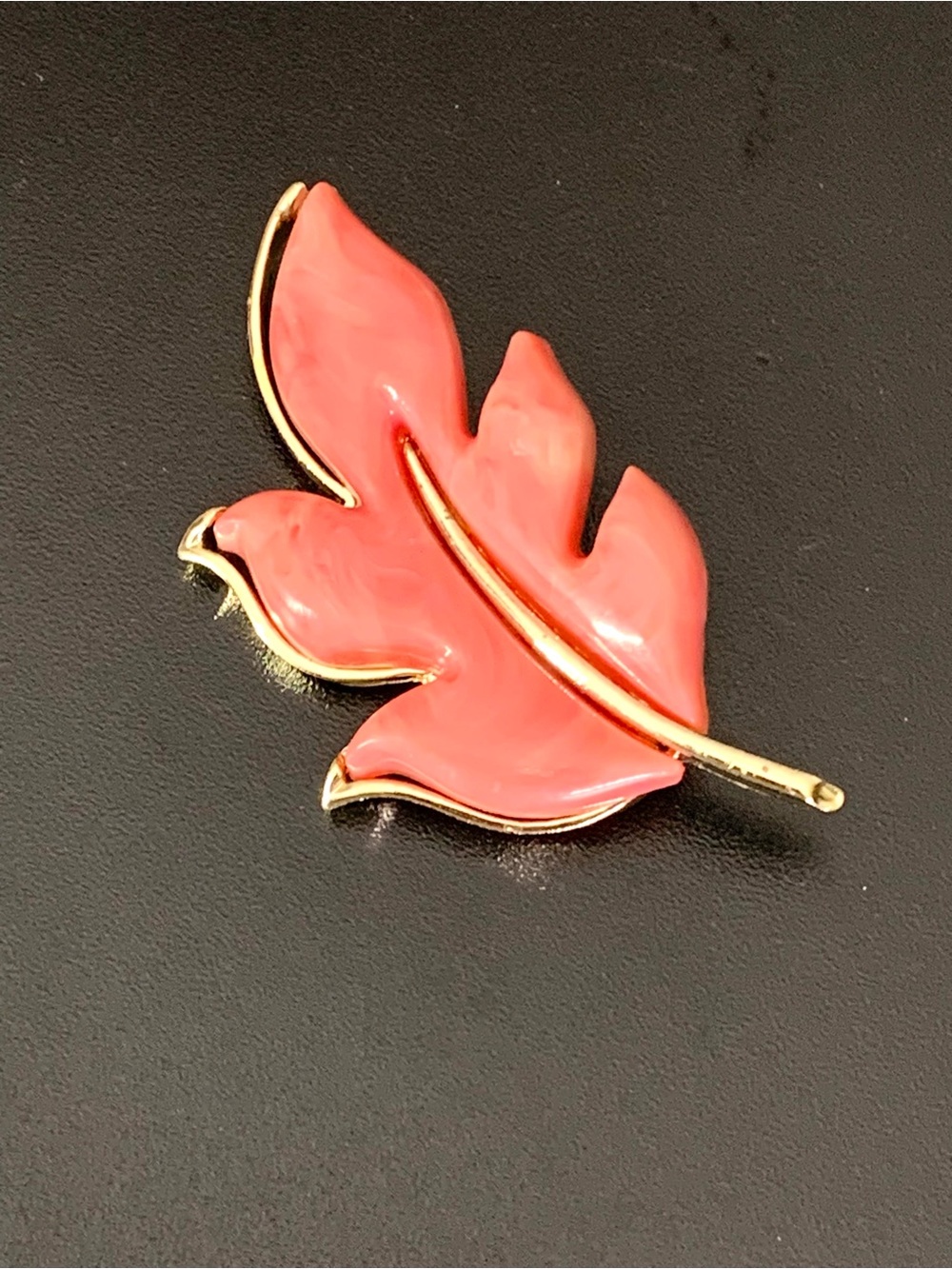 Vintage Sarah Coventry Gold tone Marble Acrylic Leaf Brooch
